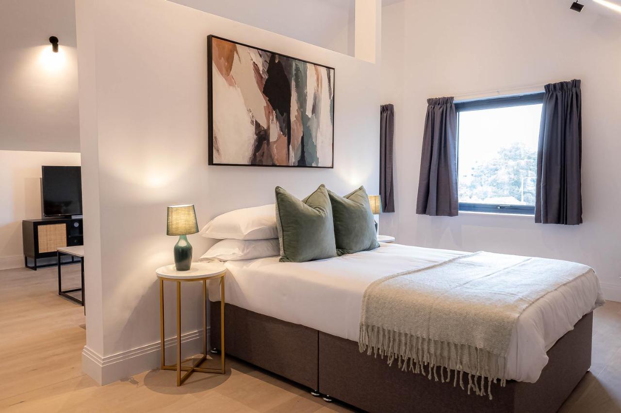 Stylish Apartments With Balcony For Upper Apartments & Free Parking In A Prime Location - Five Miles From Heathrow Airport Άξμπριτζ Εξωτερικό φωτογραφία